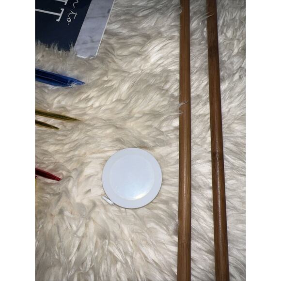 Knitting Needles Lot Diff Colors And Sizes One New K Crochet Hook Book Plus More - Picture 10 of 16